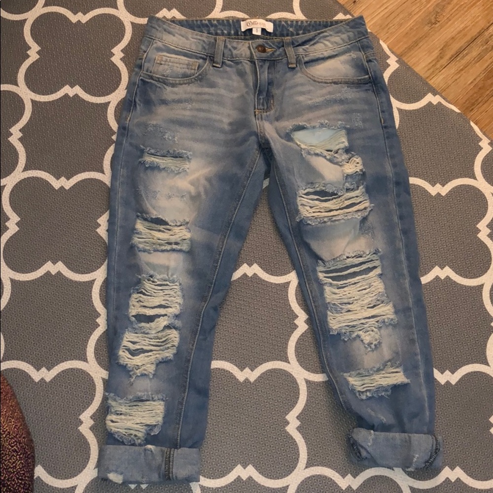 Distressed cropped jeans